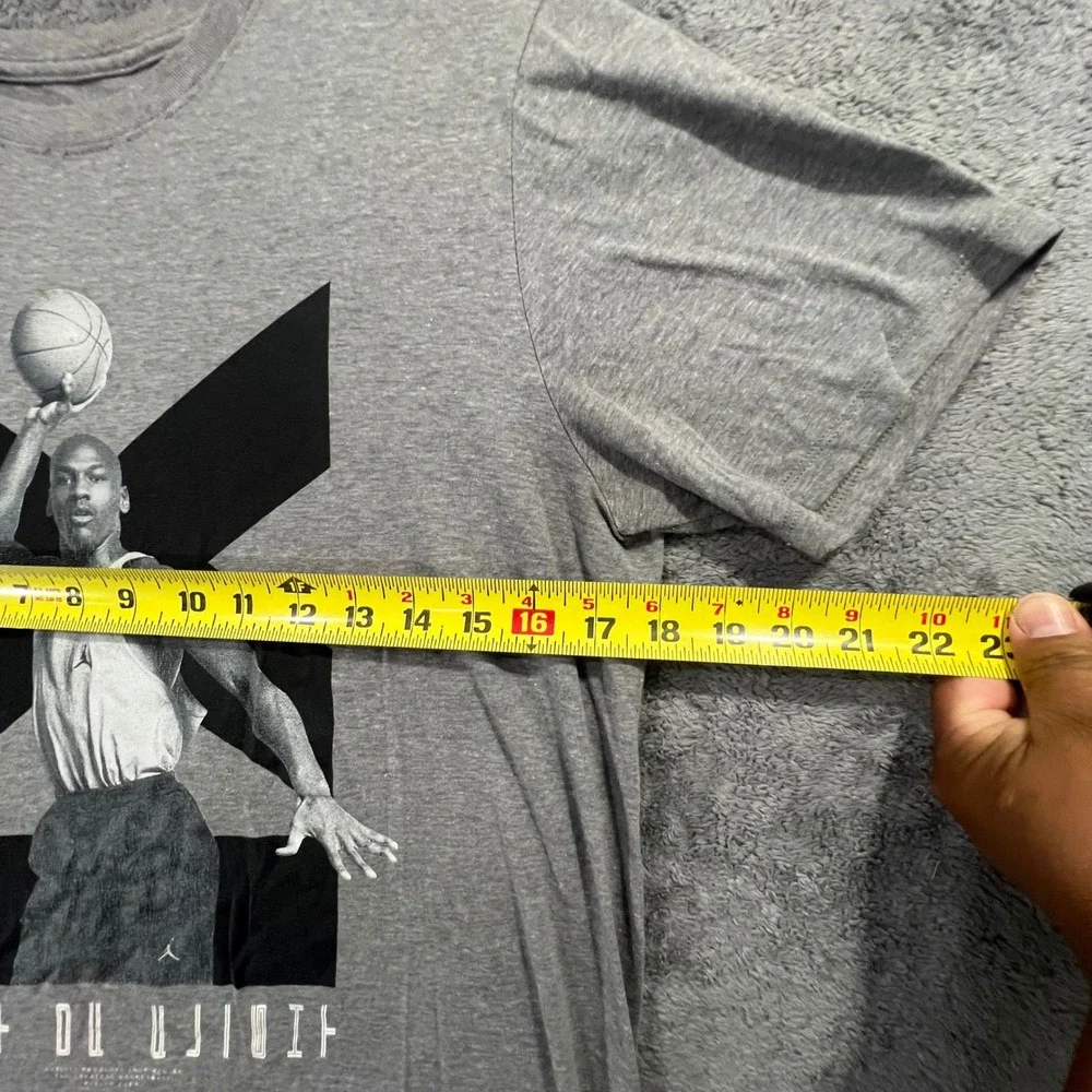 Jordan Brand Michael Jordan Graphic T-Shirt Gray Heather Mens Small Jumpman